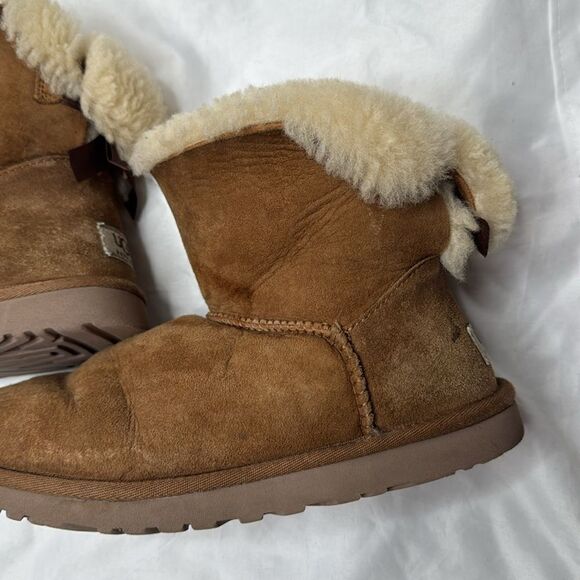 UGG Mini Bailey Bow ll Boots In Chestnut. Size 6. - Picture 4 of 11
